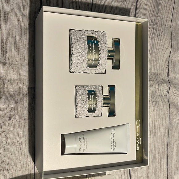 Oscar de la Renta Perfume Set - Picture 3 of 3